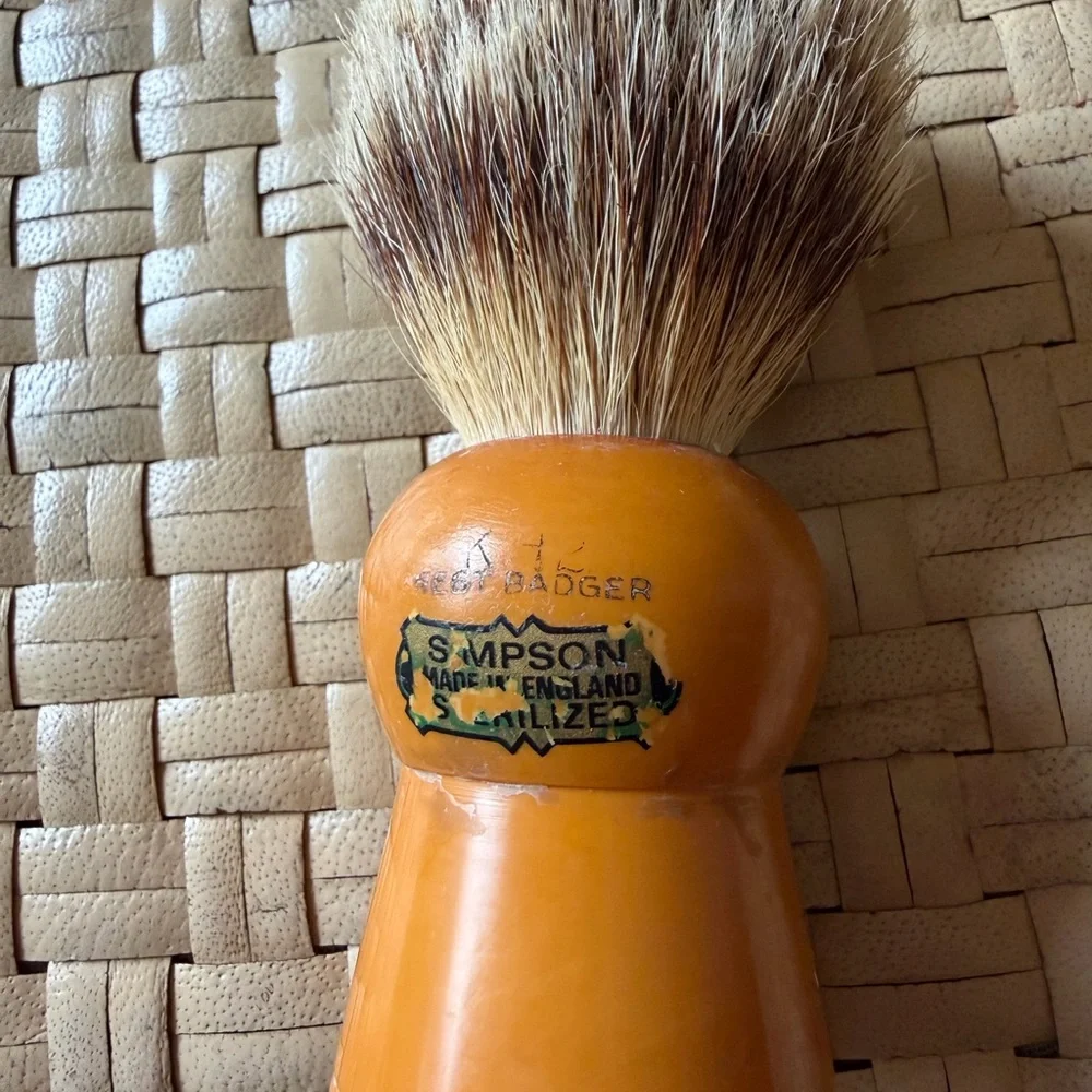 Antique Simpson badger shaving – butter butterscotch, bakelite handle
